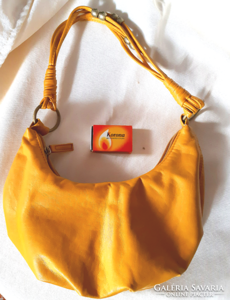 Sárga kicsi női táska gyöngyökkel