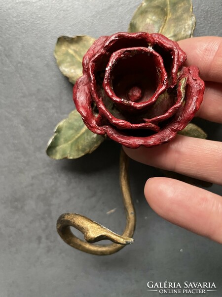 Kézzel készült egyedi rózsaszál fém gyertyatartó