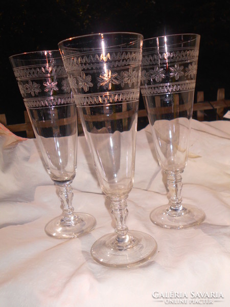 3 pcs champagne goblet 19 cm with delicate lace etched decoration - the price applies to 3 pcs