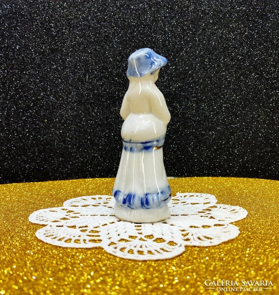 Kék mintás kisméretű német porcelán  nő figura