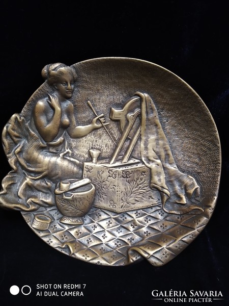 Bronze figural bowl (ash holder)