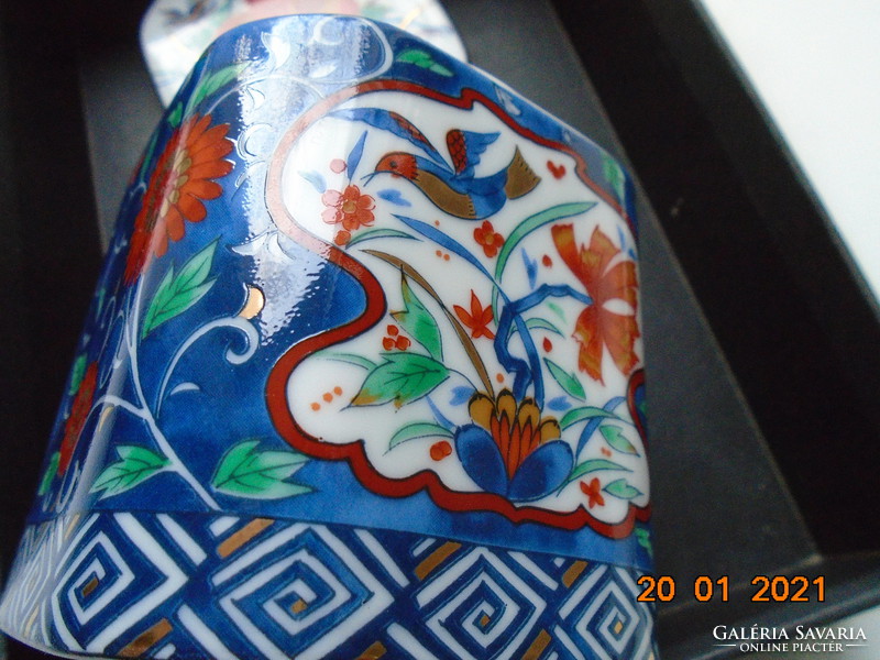 Imari style empress garden (=empress's garden) covered holder with bird flowers with protruding painting