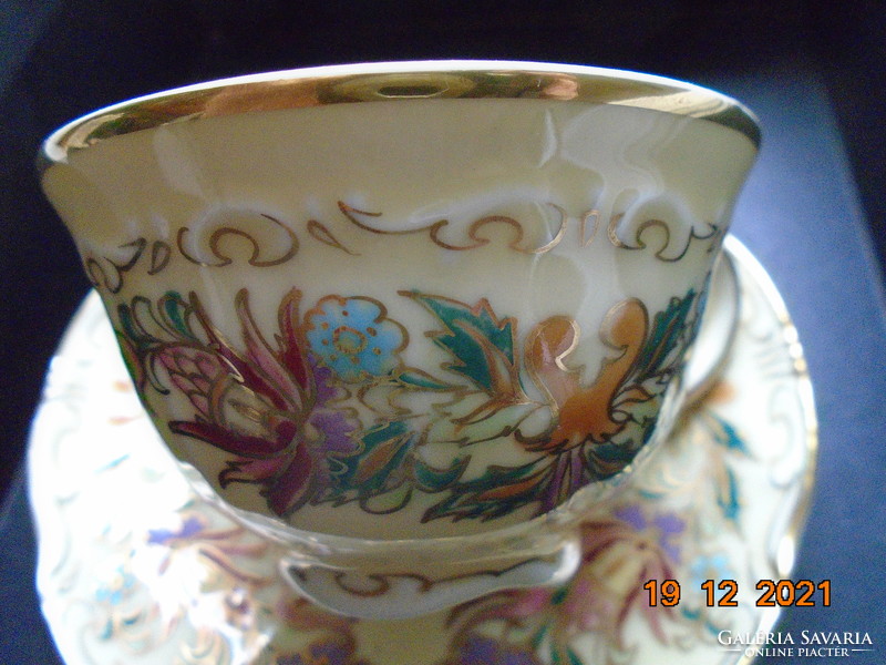 Zsolnay Kézzel festett aranykontúrozott ritkább színes virágmintával kávés csésze alátéttel