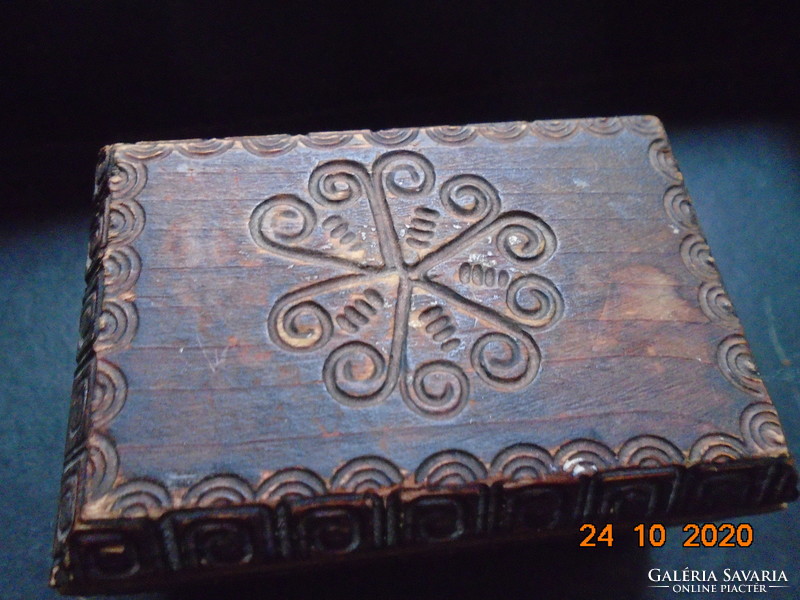 Kézműves lengyel Tátra vidéki hársfa doboz vésett ősi motívumokkal