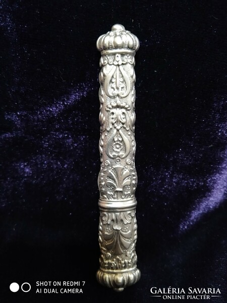 Antik ezüst (800-900) tűtartó az 1900-as évek legelejéről.