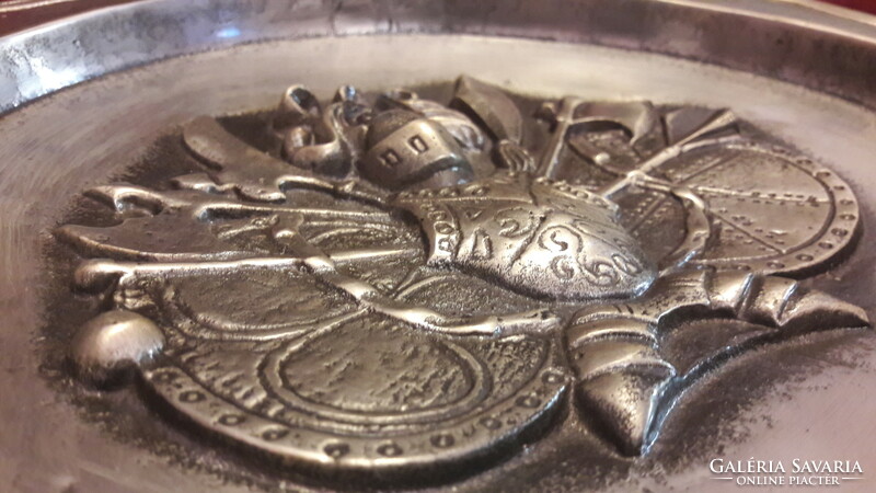 Medieval knight pewter plate, wall plate with coat of arms (m3189)