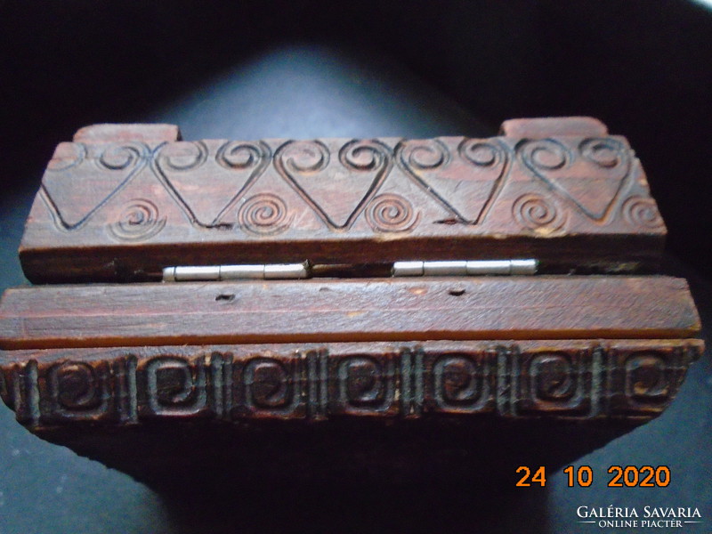 Kézműves lengyel Tátra vidéki hársfa doboz vésett ősi motívumokkal