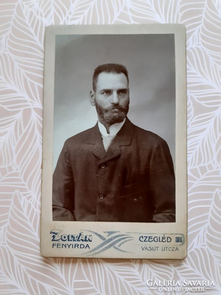 Antik férfi fotó Zoltán Fényirda Czegléd régi műtermi fénykép