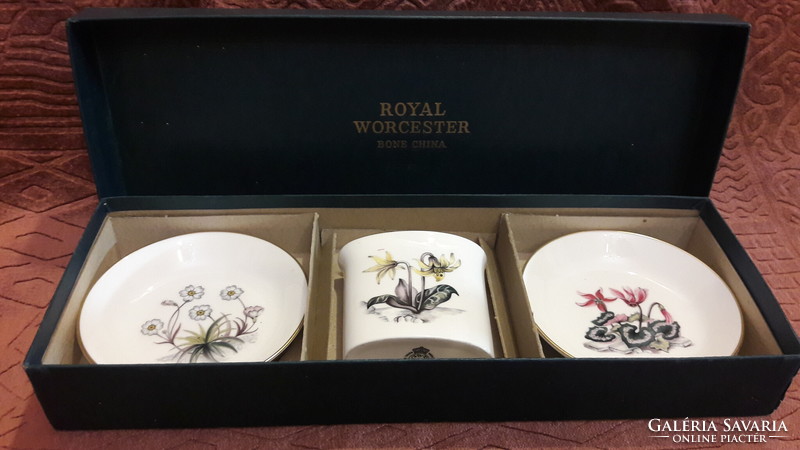 English porcelain plate and vase set in box (l3229)