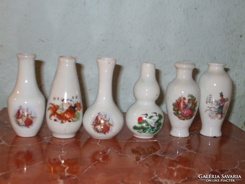 6.Db. Chinese patterned small vases