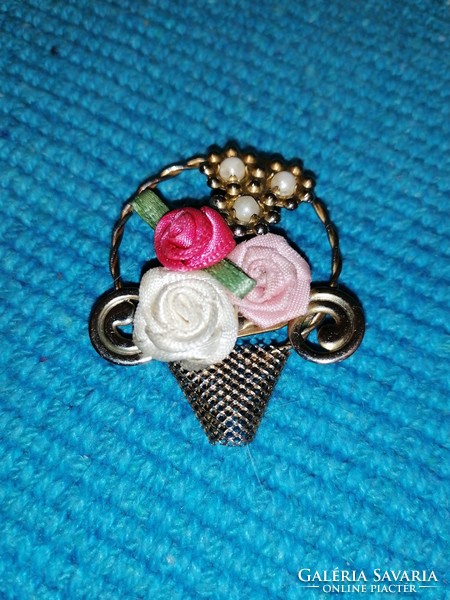 Flower basket brooch with textile roses (25)
