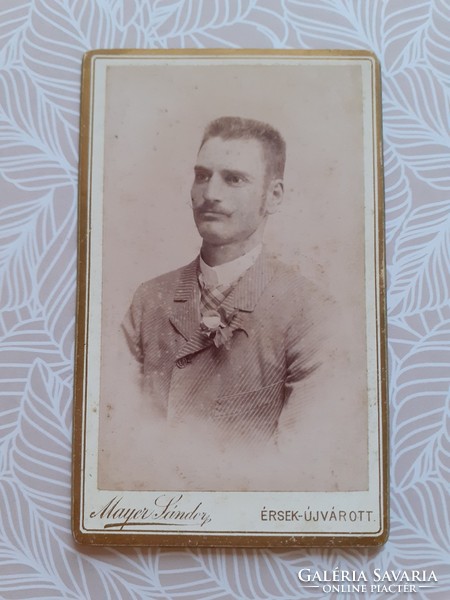 Antik férfi fotó Mayer Sándor Érsek-Újvárott régi műtermi fénykép