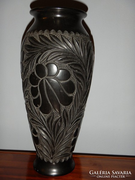 Nádudvari black ceramic vases