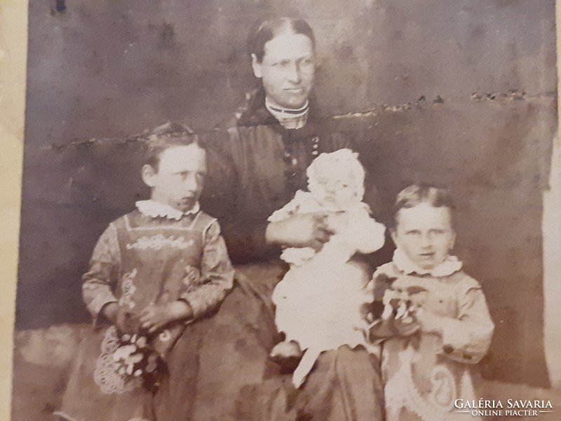 Antik fotó 1881 Agnelly István fényképíró Pest műtermi családi fénykép