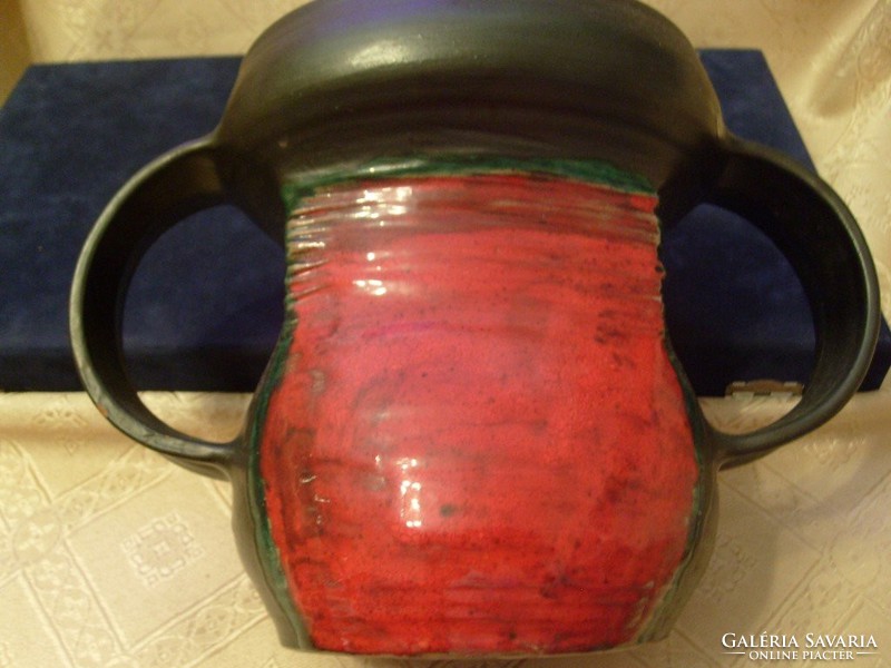 The two-eared thick-walled amphora of the juried craftsman Éva Kovács is 18 cm