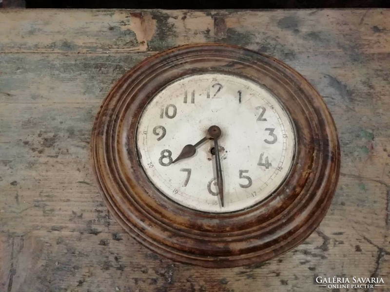 Waiting room clock, hat clock from the first half of the 20th century, mechanical clock