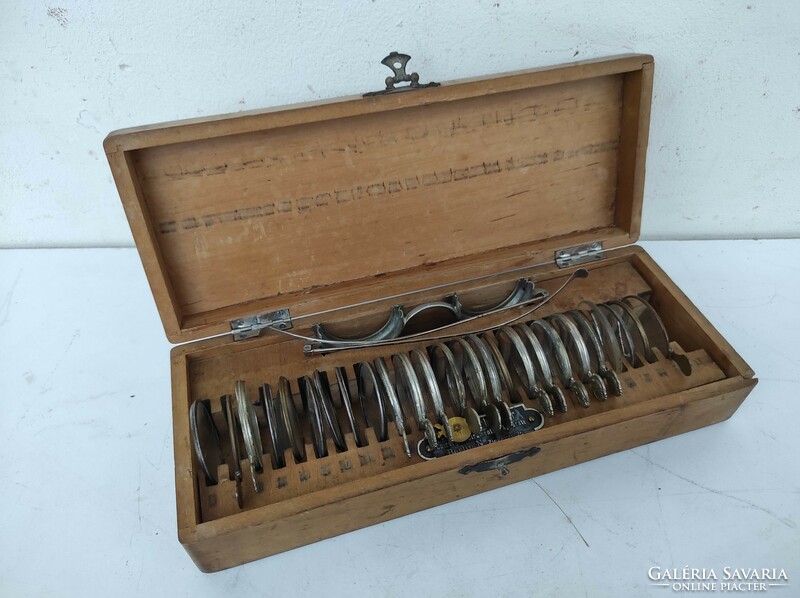 Antique ophthalmologist medical travel tool in ophthalmic tool box 628