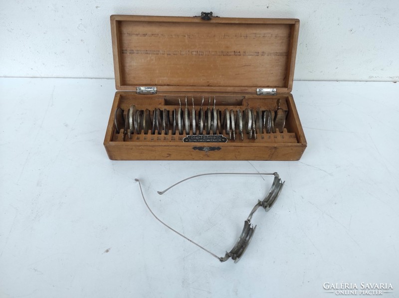 Antique ophthalmologist medical travel tool in ophthalmic tool box 628