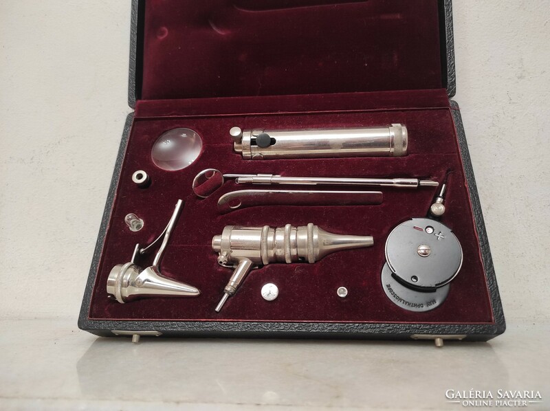 Antique ophthalmologist doctor medical ophthalmology eye examination set in tool box 191