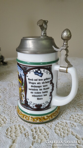 Bmf tin lid, musical frosted glass jug