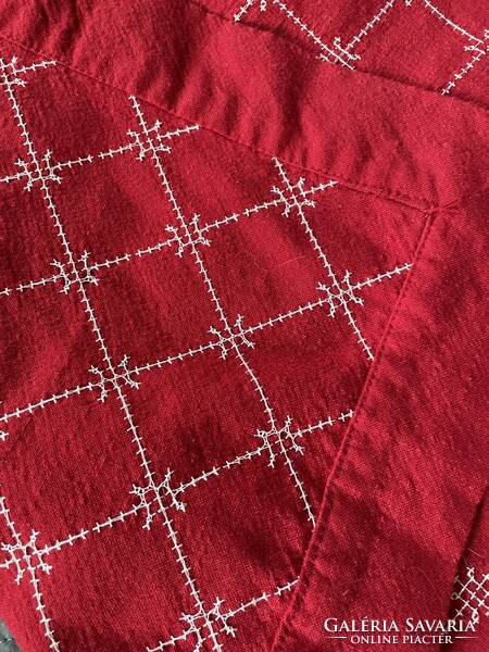 Very nice red placemat with machine cross-stitch embroidery, center of the table