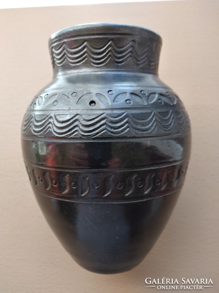Mohácsi fekete kerámia váza