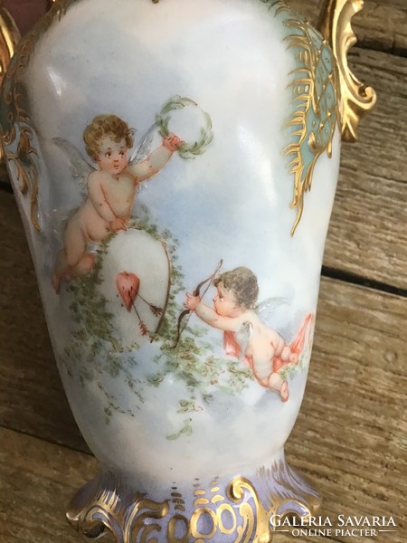 Antik kézzel festett Royal Vienna- Alt Wien porcelán váza pár puttókkal