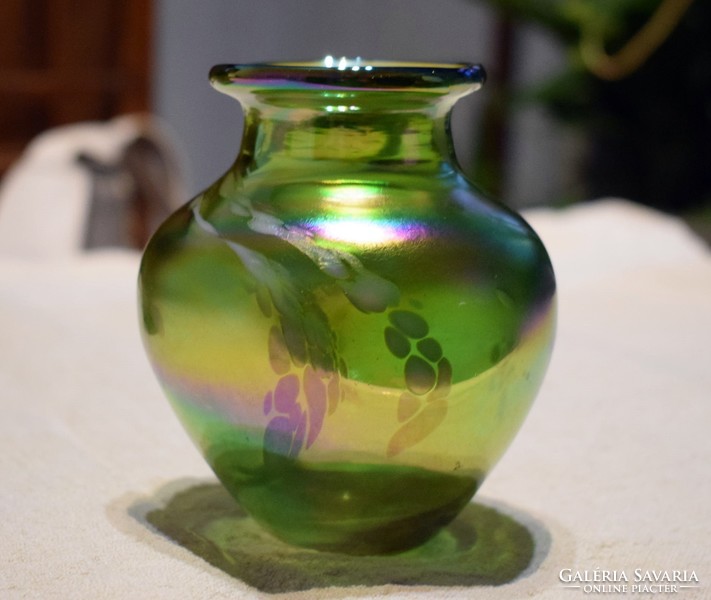 Mount St. Helens irizáló üveg váza jelzett 80' -as évek 11,5 x 9,5 cm