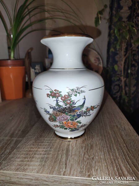Porcelán váza dús aranyozással (19 cm)