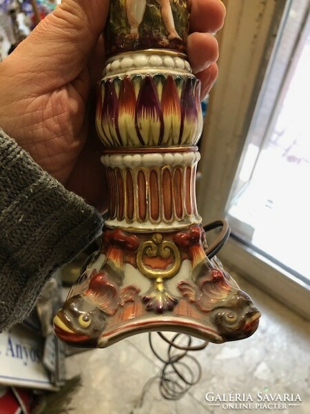 Capodimonte porcelán asztali lámpa, 24 cm-es magasságú