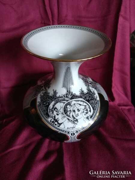 Hólloháza porcelain vase by László Jurcsak