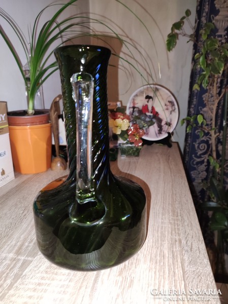 Twisted glass jug, green (26 cm)