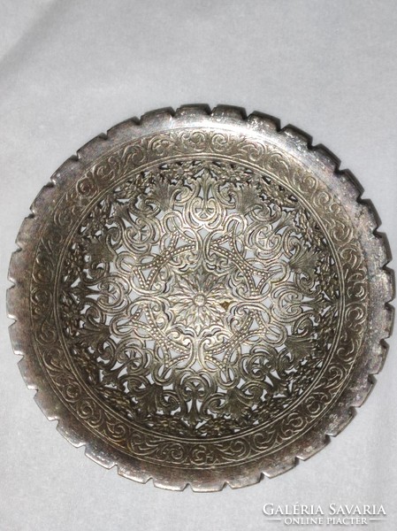 Metal openwork pattern small plate