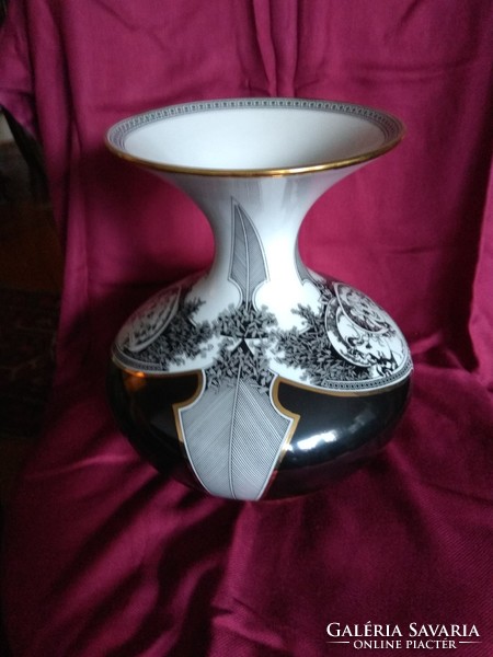 Hólloháza porcelain vase by László Jurcsak