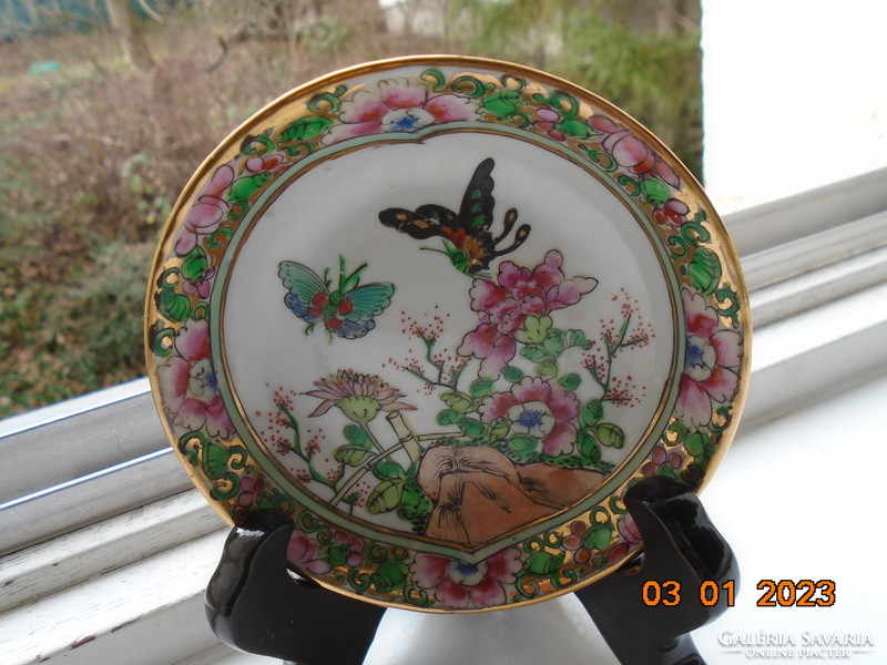 A famille rose hand-painted lilien porcelain decorative bowl with flower and insect patterns with gold enamel rim