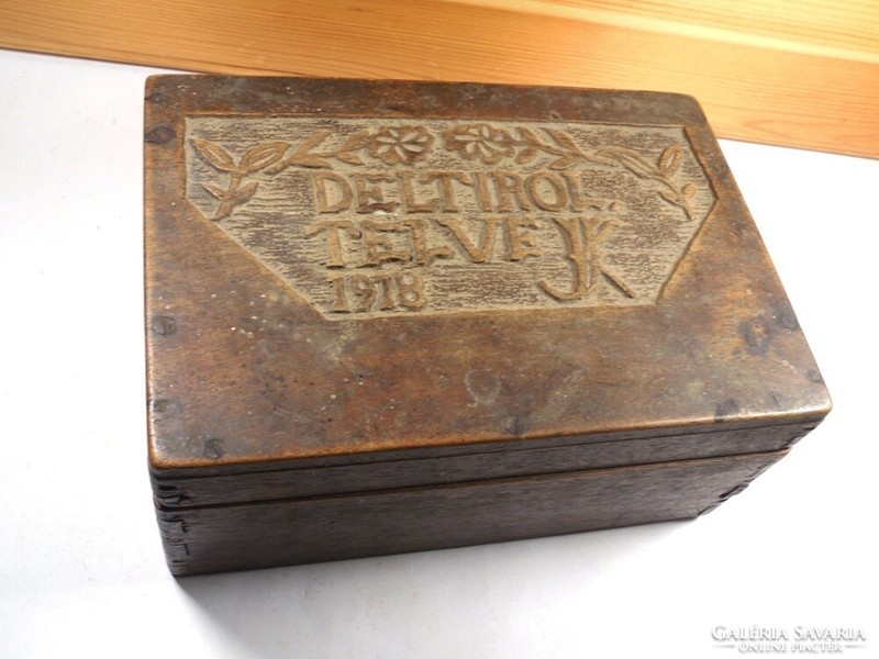 Antik régi fa faragott doboz díszdoboz kis láda ládikó - felirat: Deltirol Telve JK 1918