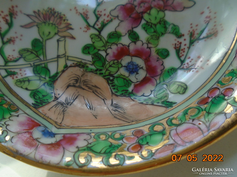 Arany zománc peremmel  Famille Rose kézzel festett Lilien porcelán dísztálka virág, rovar mintákkal