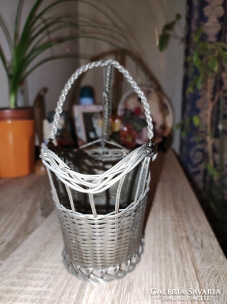 Metal, woven drink holder basket