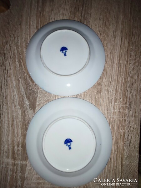 Precious porcelain small plates (2 pcs.)