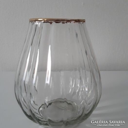 Bordázott üveg váza arany szegéllyel