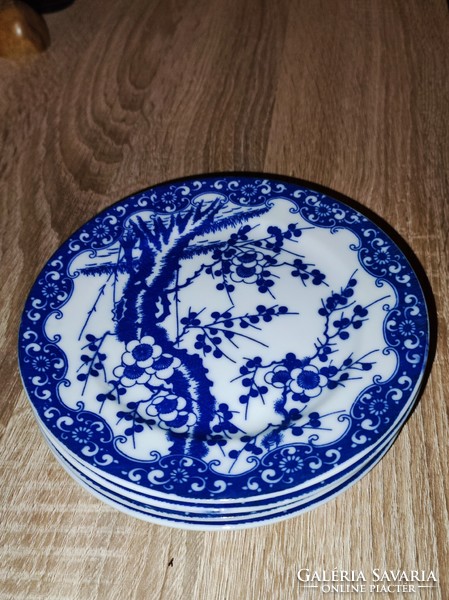 Chinese blue and white porcelain (4 pieces)