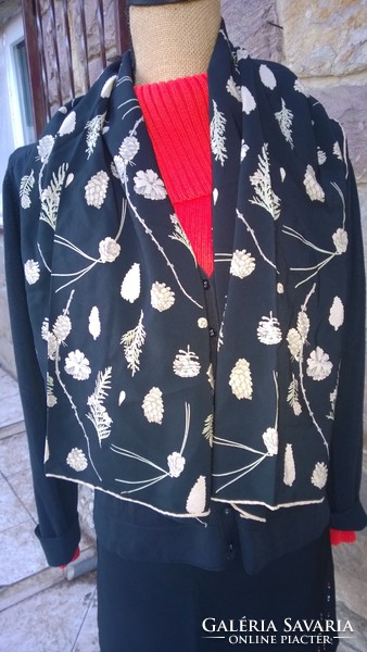 Elegant black and cream leaf pattern scarf-stole 122x60 cm