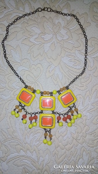 Yellow-orange design necklace