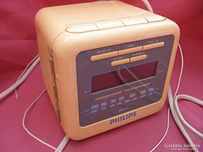 Retro philips alarm clock radio