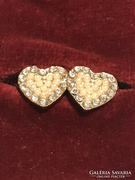 Gyöngyökkel és kristályokkal díszített, szív alakú fülbevaló