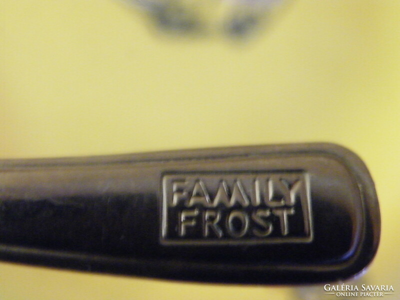 Régi Family Frost 3 db - os porcelán csomag ( lapostányér, pohár, fogantyús tálka ) + 1 db kiskanál