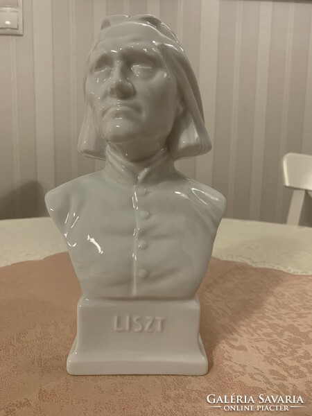 Herendi Liszt Ferenc büszt