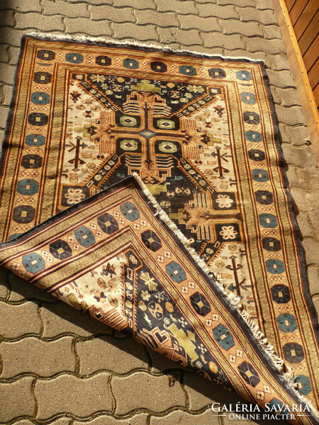 Ritkaság! Nagyon finom, sűrű kézi csomózású (1.000.000 cs/m2) Shirvan antik szőnyeg kb.1930-40