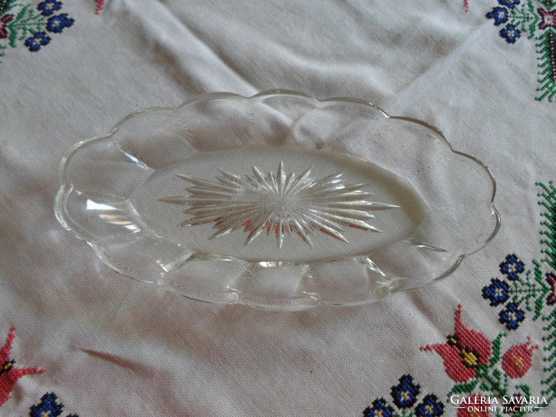 Oval vintage glass bowl with engraved pattern (glass, bowl)