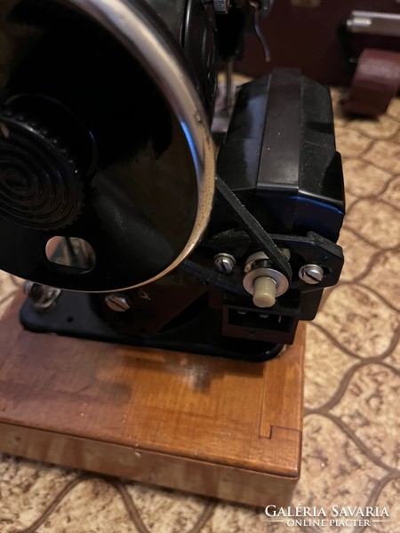 Elektromos varrógép orosz ,eredeti dobozában eladó minden tartozékával
